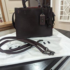 Coach Rogue 25 in Oxblood